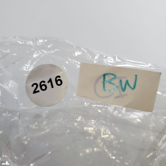 Victoria's Secret Plunge No Wire Bra Women Size Medium NWT Lightly Lined Comfort - Picture 9 of 10